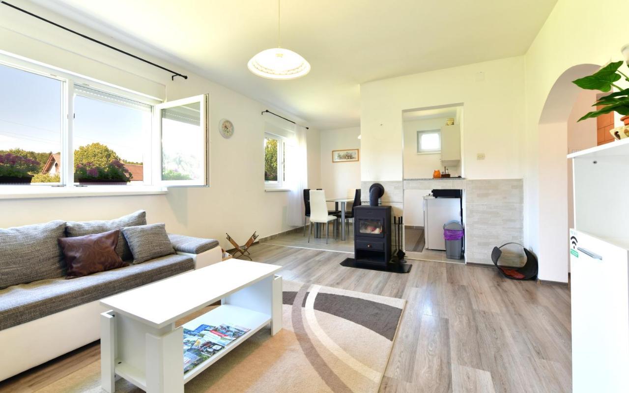 Apartamento Kuca Za Odmor Roby Saborsko Exterior foto