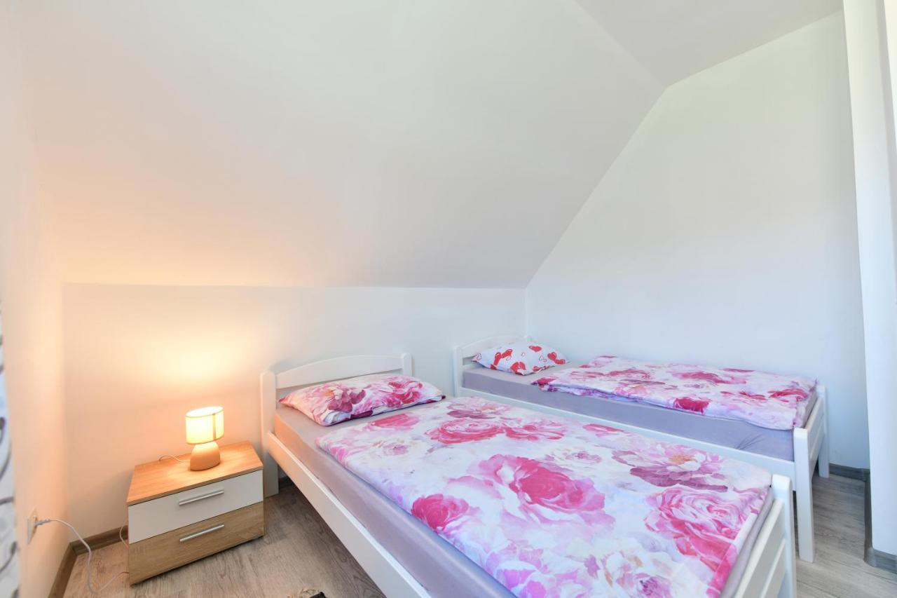 Apartamento Kuca Za Odmor Roby Saborsko Exterior foto