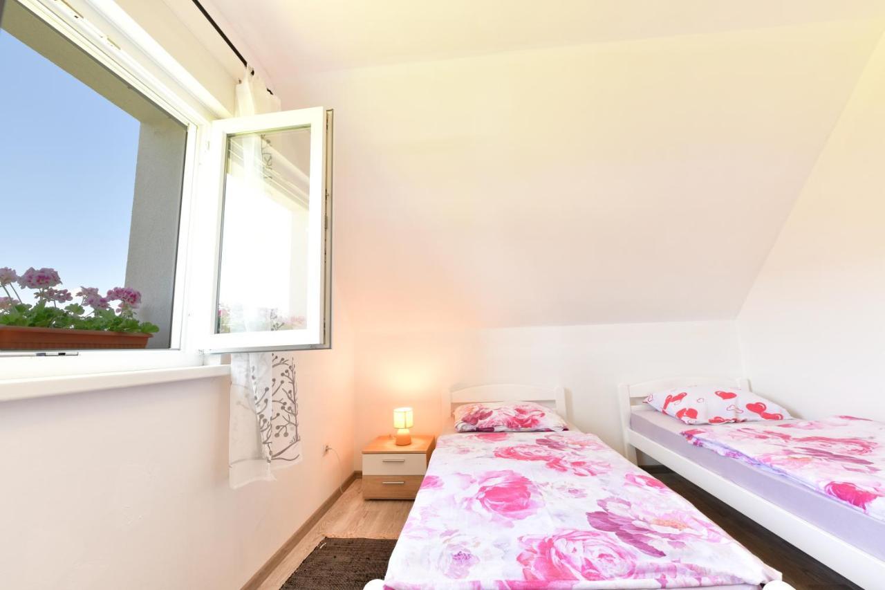 Apartamento Kuca Za Odmor Roby Saborsko Exterior foto